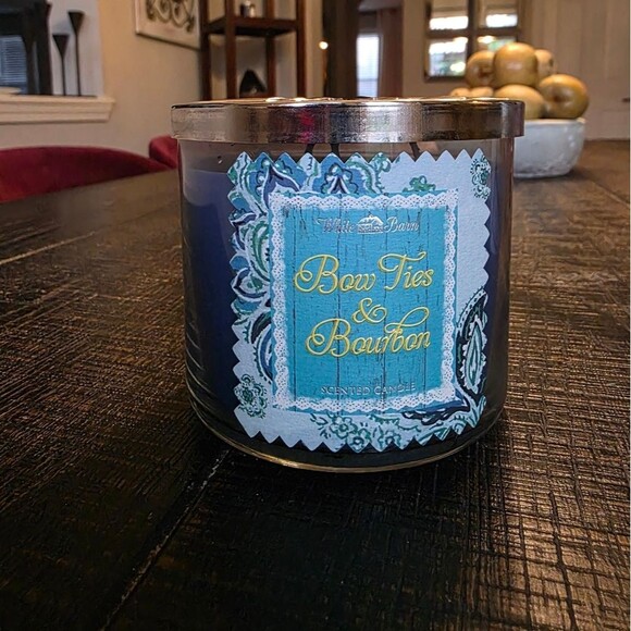White Barn Bow Ties & Bourbon Scented 3-Wick Candle New UNUSED - Picture 1 of 6